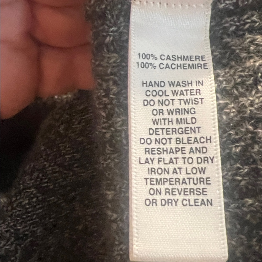 SAKS FIFTH 100% cashmere waffle knit crew neck charcoal sweater XL luxury money - Picture 7 of 9